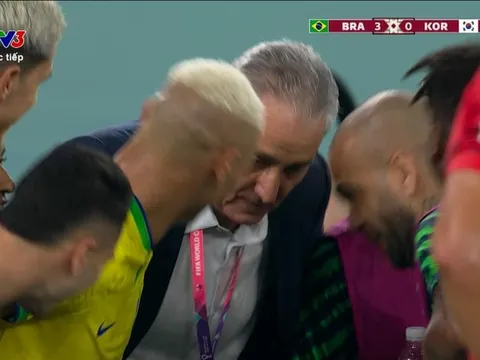 HLV Tite nhảy múa ăn mừng cùng tuyển Brazil