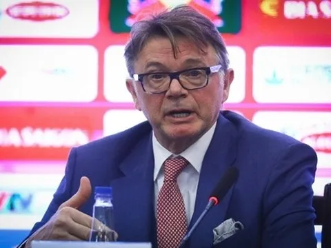 HLV Troussier: 4 tháng, các tuyển thủ chỉ được đá 4 trận V-League