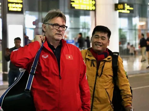HLV Troussier cần thời gian như Ten Hag