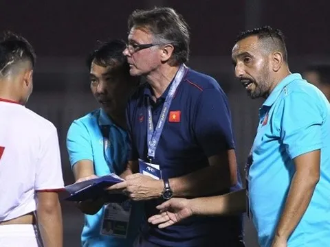 HLV Troussier có 2 trợ lý người Pháp