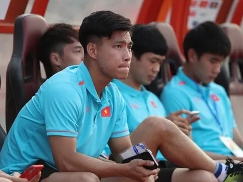 HLV Troussier gạt Công Phượng, Văn Thanh khỏi đội hình