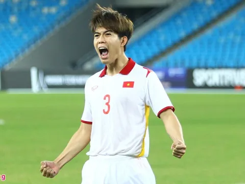 HLV Troussier gây bất ngờ trong trận thua của U23 Việt Nam
