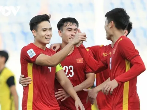 HLV Troussier loại 3 cầu thủ trước trận Syria; U17 Việt Nam nhận lời khen từ đối thủ