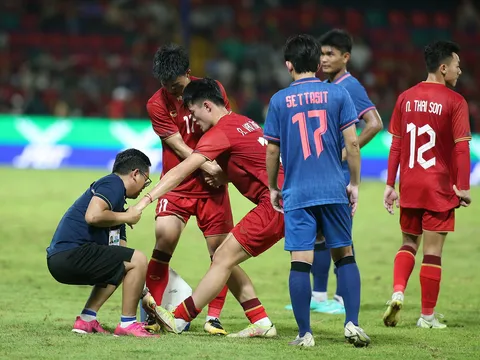 HLV Troussier thông báo tin xấu sau trận U22 Việt Nam hòa Thái Lan