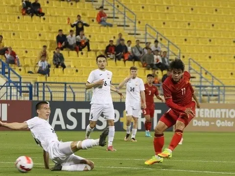 HLV Troussier triệu tập 31 cầu thủ dự SEA Games; Vụ Quang Hải sang Thai League sinh biến