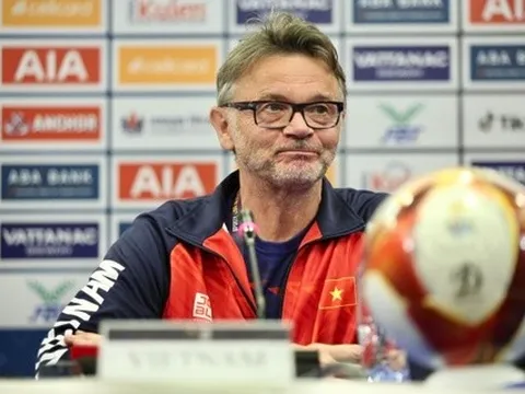 HLV Troussier: U22 Việt Nam căng thẳng khi thắng Lào