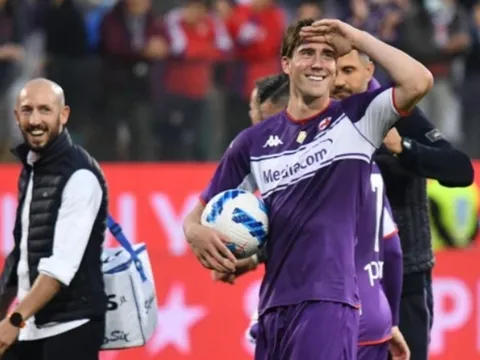 HLV trưởng Fiorentina gửi lời đến Arsenal ở thương vụ Vlahovic