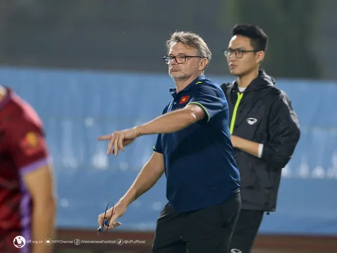 HLV trưởng Philippe Troussier chốt 28 cầu thủ sang Philippines