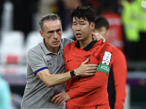 HLV tuyển Hàn Quốc không được dự họp báo sau trận thua Ghana