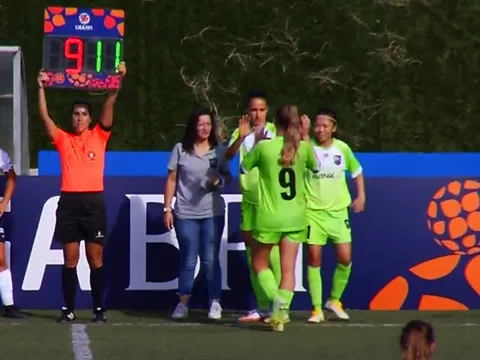 Huỳnh Như ghi dấu giày trong bàn thắng của Lank