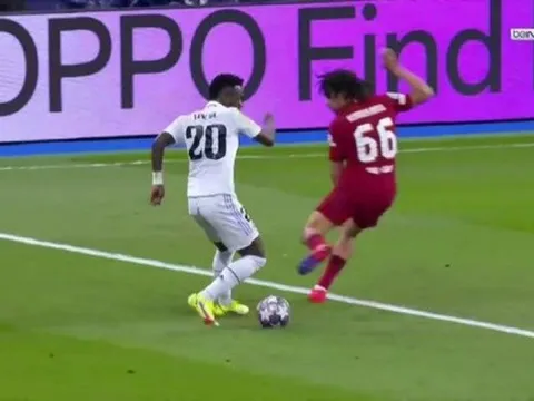 'Hố đen' Liverpool bị hành hạ không thương tiếc