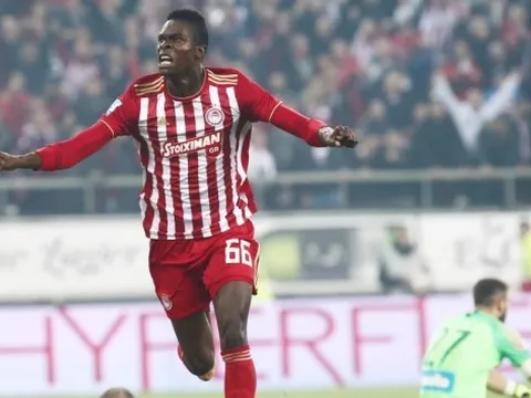 Hộ pháp cao 1m98 khiến Arsenal tranh giành với Liverpool là ai?