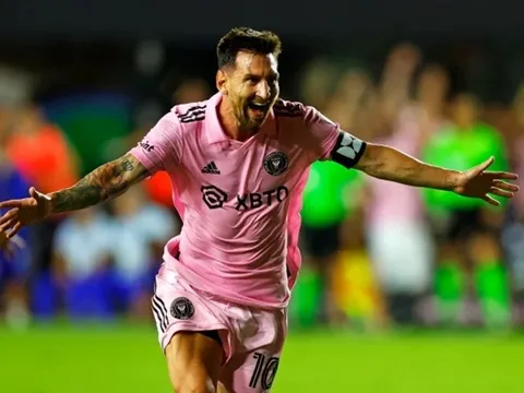 Hóa người hùng, Messi nói gì?