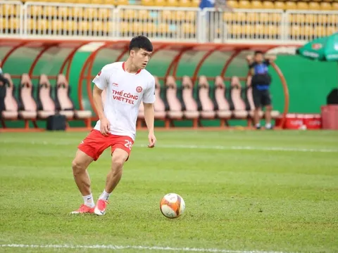 Hoàng Đức báo tin buồn cho HLV Philippe Troussier