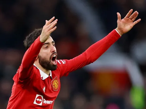 Hoàng thân Qatar hoãn mua MU