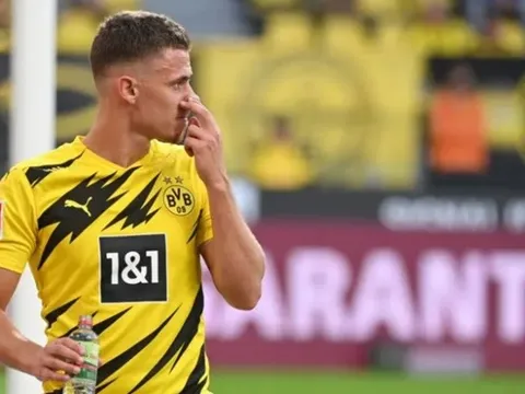 Học Eden Hazard, sao Dortmund khiến đội bóng "đứng ngồi không yên"