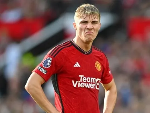 Huyền thoại Manchester United thông cảm với Rasmus Hojlund