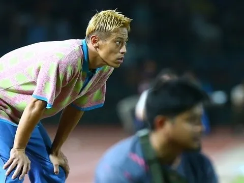 Honda chết lặng sau bàn thắng của Philippines