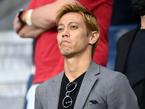 Honda chống nạng đến xem trận thua của Nhật Bản trước thềm World Cup