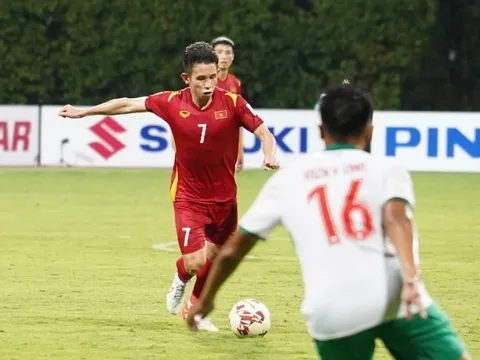 Hồng Duy dẫn đầu cuộc bầu chọn Cầu thủ xuất sắc AFF Cup 2020