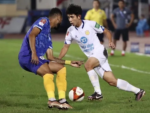 Nam Định tạm chiếm ngôi đầu V-League; Minh Vương hẹn hò Hoa khôi