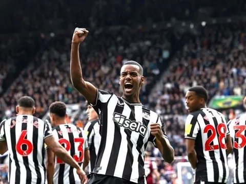 Họng pháo 100 triệu khiến Premier League rung chuyển