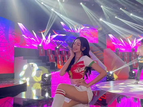 Hot girl Hà thành 'say nắng' tuyển Pháp ở World Cup 2022