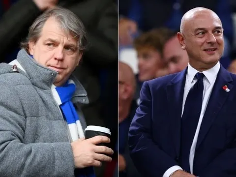 Huấn luyện viên nên chọn Chelsea hay Tottenham?