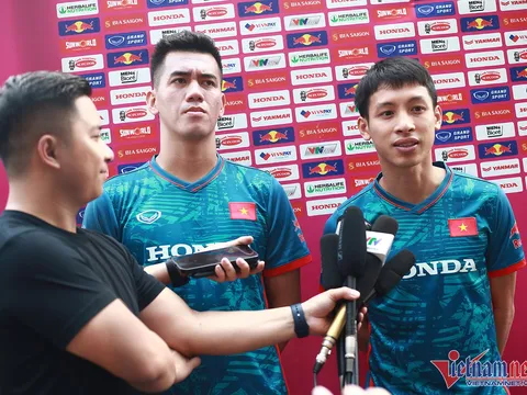 Hùng Dũng, Tiến Linh cùng nói về thầy mới Philippe Troussier