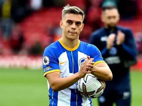 Hụt Mudryk không vấn đề, Arsenal lấy lại thể diện bằng chữ ký Trossard