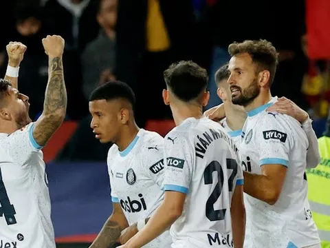 Hủy diệt Barca 4 bàn, Girona ngạo nghễ chiếm đỉnh La Liga