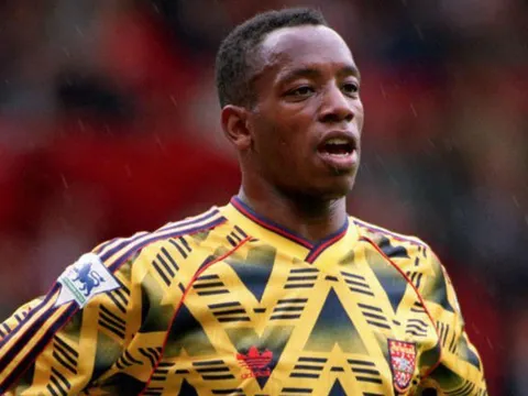 Huyền thoại Arsenal suýt nữa gia nhập Chelsea