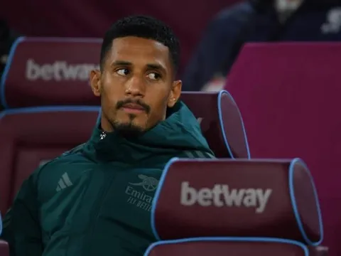 Huyền thoại bất ngờ chê William Saliba