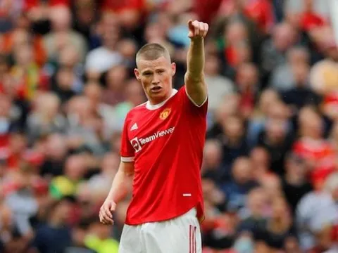 Huyền thoại Bryan Robson gợi ý cách dùng Scott McTominay cho Solskjaer