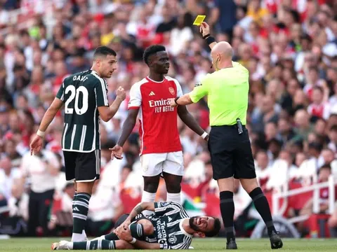 Schmeichel chỉ ra cầu thủ M.U sợ Arsenal