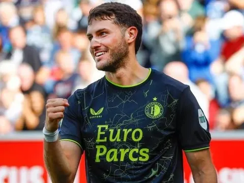 Huyền thoại Feyenoord khuyên sát thủ 50 triệu euro chọn Real hoặc M.U