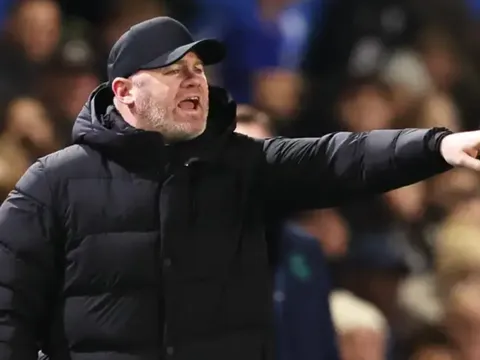 Huyền thoại Man United bị chỉ trích thậm tệ