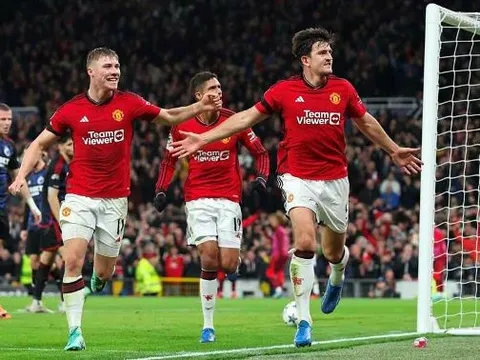 Huyền thoại MU tung hô Maguire lên mây xanh