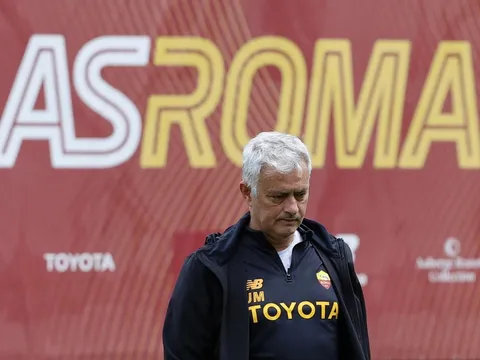 Huyền thoại Roma: “Mourinho không muốn ở lại CLB”