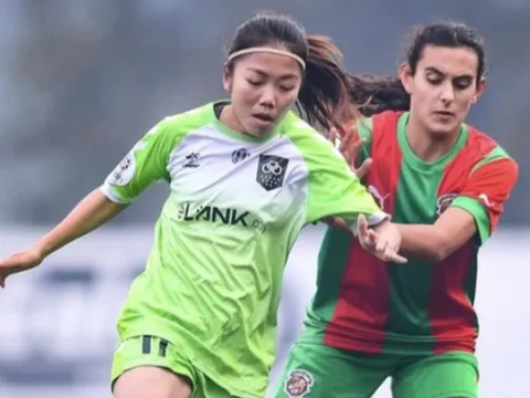 Huỳnh Như đá phạt dẫn đến bàn thắng cho CLB nữ Lank