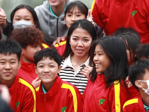 Huỳnh Như gây sốt ở giải bóng đá nữ cúp Quốc gia