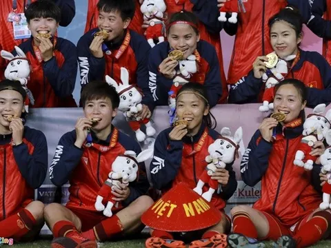 Huỳnh Như rủ đồng đội khoe thành tích tại SEA Games 32