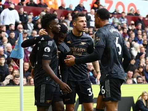 Ian Wright cảnh báo Arsenal