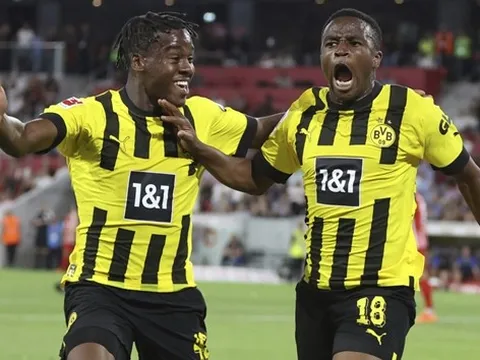 Dortmund đẩy đi 2 cái tên, “dọn chỗ” đón Sancho
