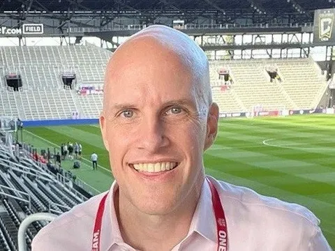 Nhà báo danh tiếng chết khi đang đưa tin trận Hà Lan - Argentina