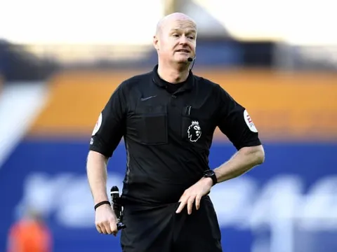 CHÍNH THỨC! Bắt sai trận Arsenal, trọng tài Premier League mất việc