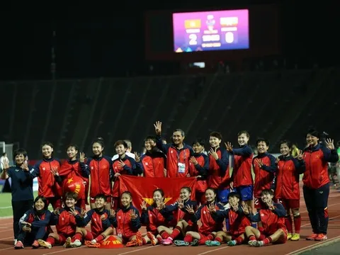 Nữ Việt Nam tạo lịch sử tại SEA Games 32; Văn Toàn chơi tốt tại Hàn Quốc