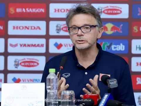 HLV Troussier: ĐT Việt Nam sẽ chơi hết mình; Báo Indonesia: "Messi chơi xỏ"