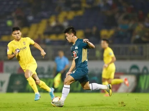 Pau FC gây sốc với Quang Hải; HAGL hy sinh vì U22 Việt Nam
