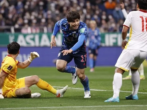 Quang Hải sắp rời Pau FC; Sao ĐT Việt Nam chấn thương